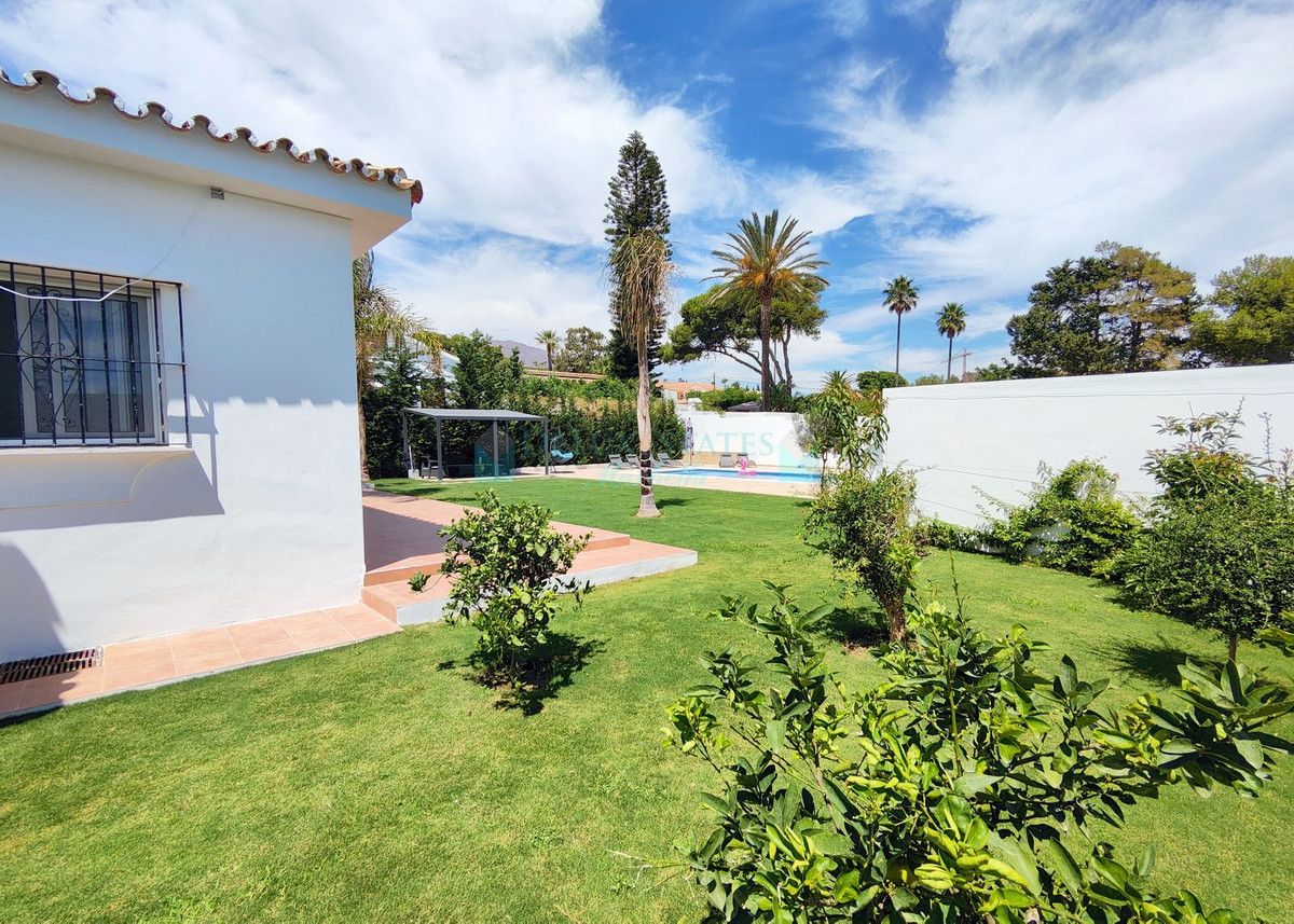 Villa en venta en Estepona