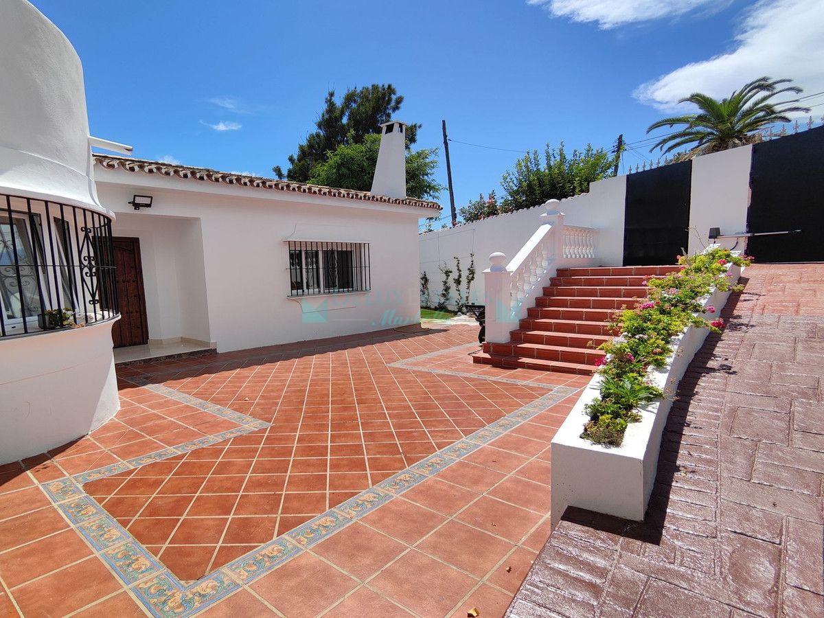 Villa en venta en Estepona