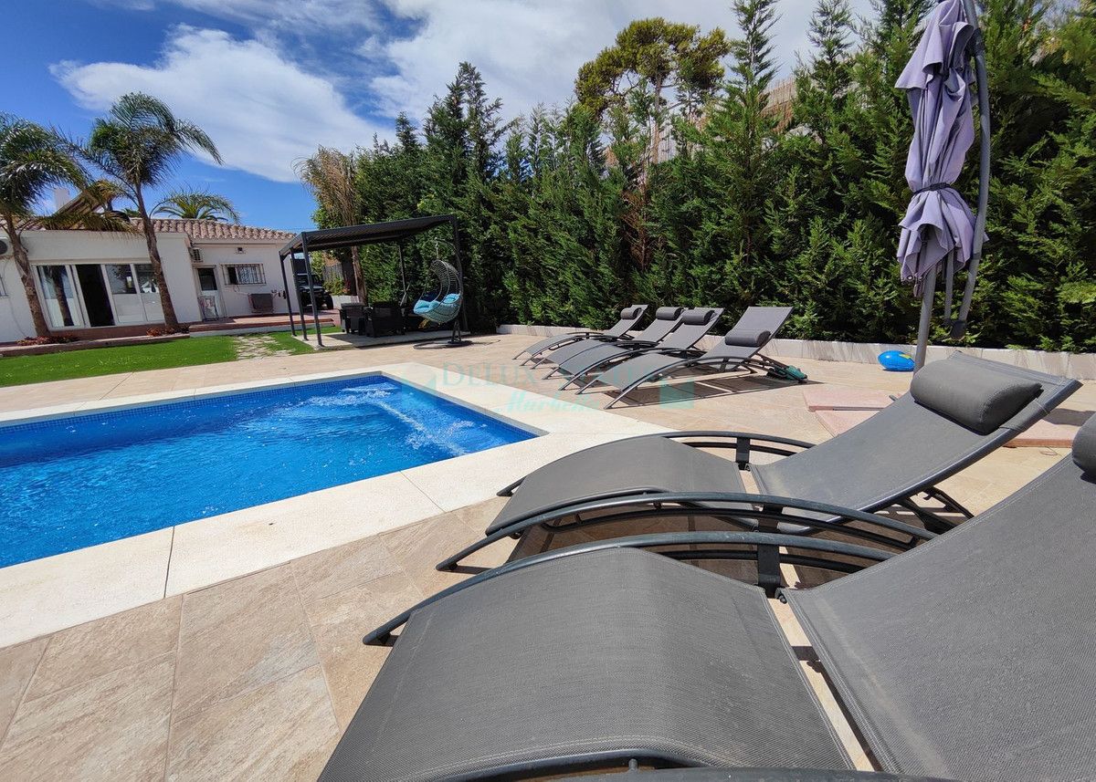 Villa for sale in Estepona