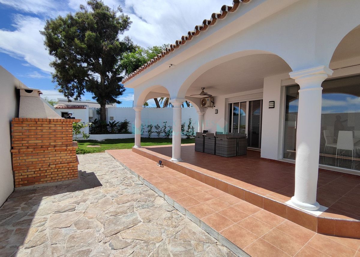 Villa en venta en Estepona