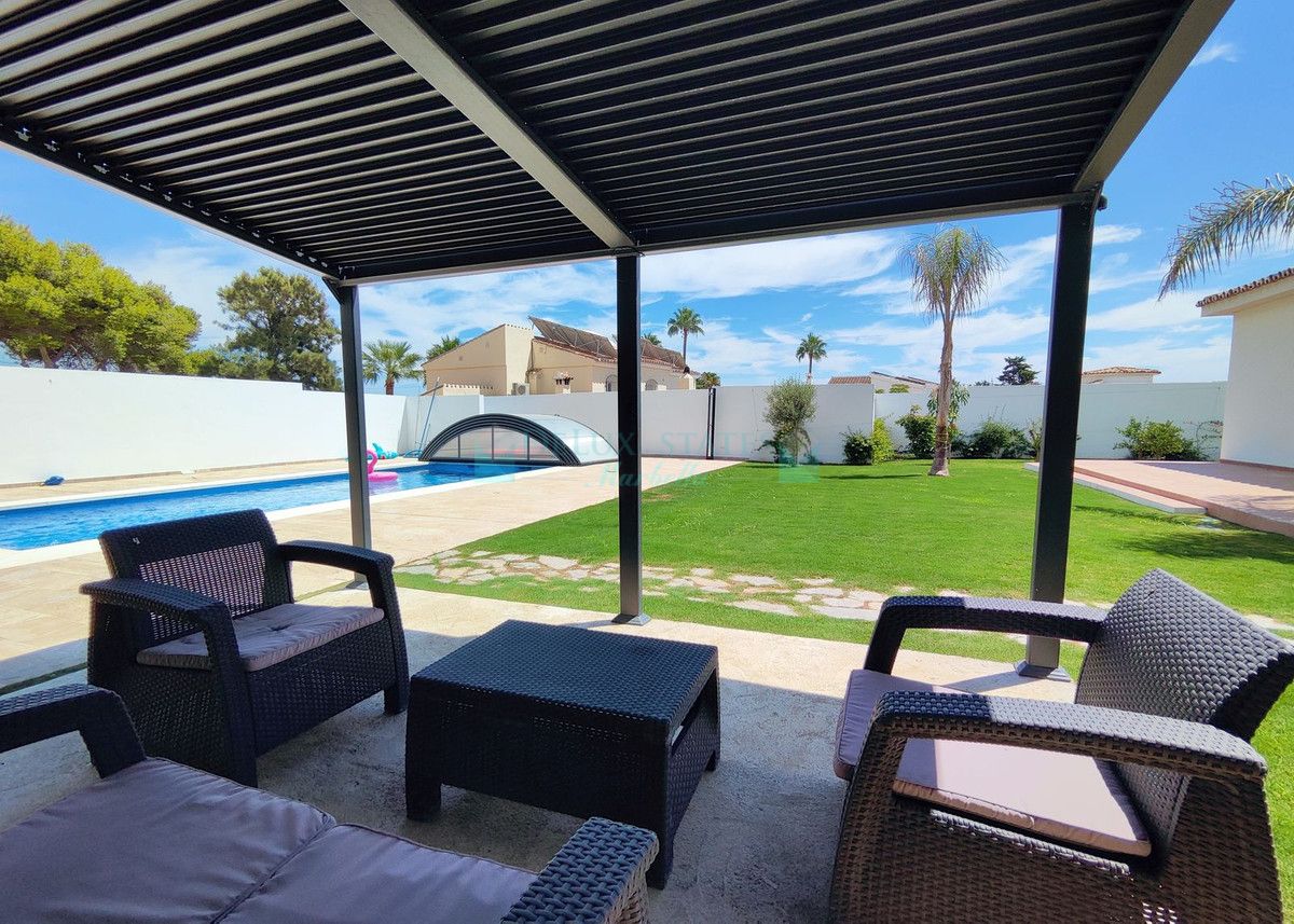 Villa en venta en Estepona