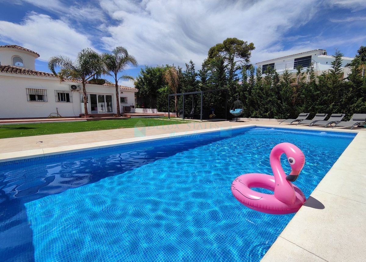 Villa en venta en Estepona