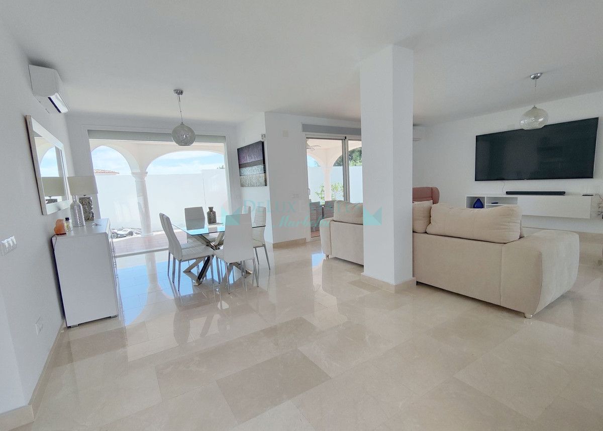 Villa en venta en Estepona