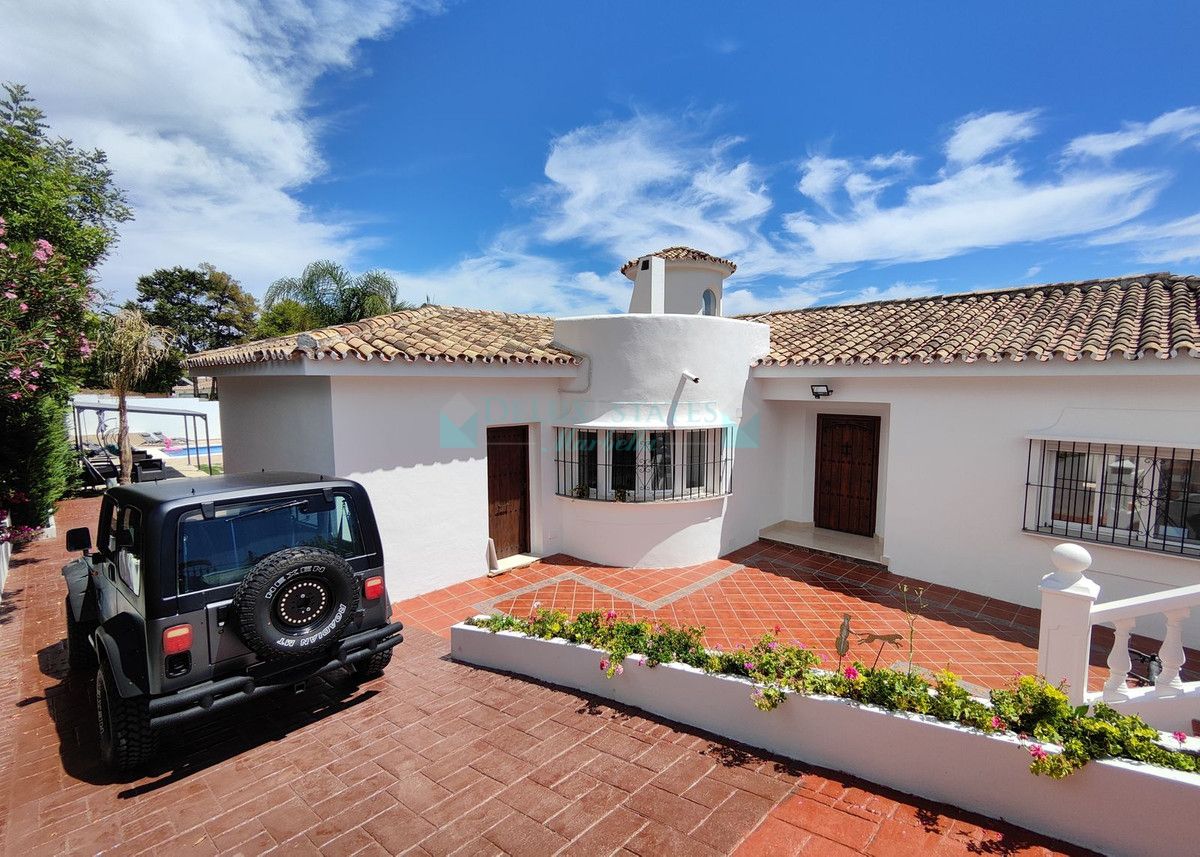 Villa en venta en Estepona