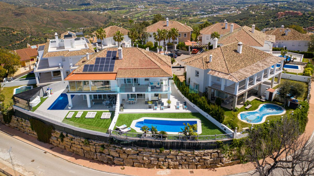 Villa Pareada en venta en La Mairena, Marbella Este