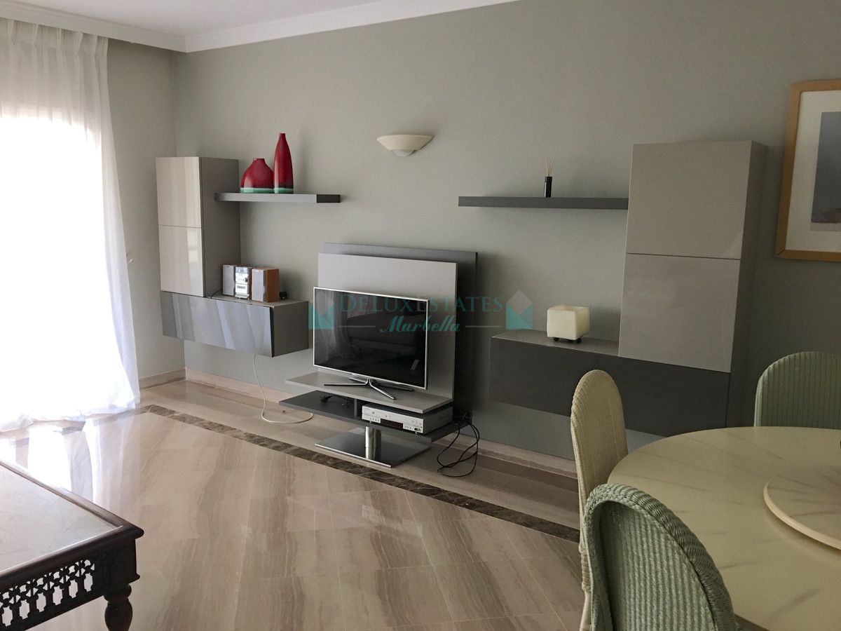 Apartamento en alquiler en Elviria, Marbella Este