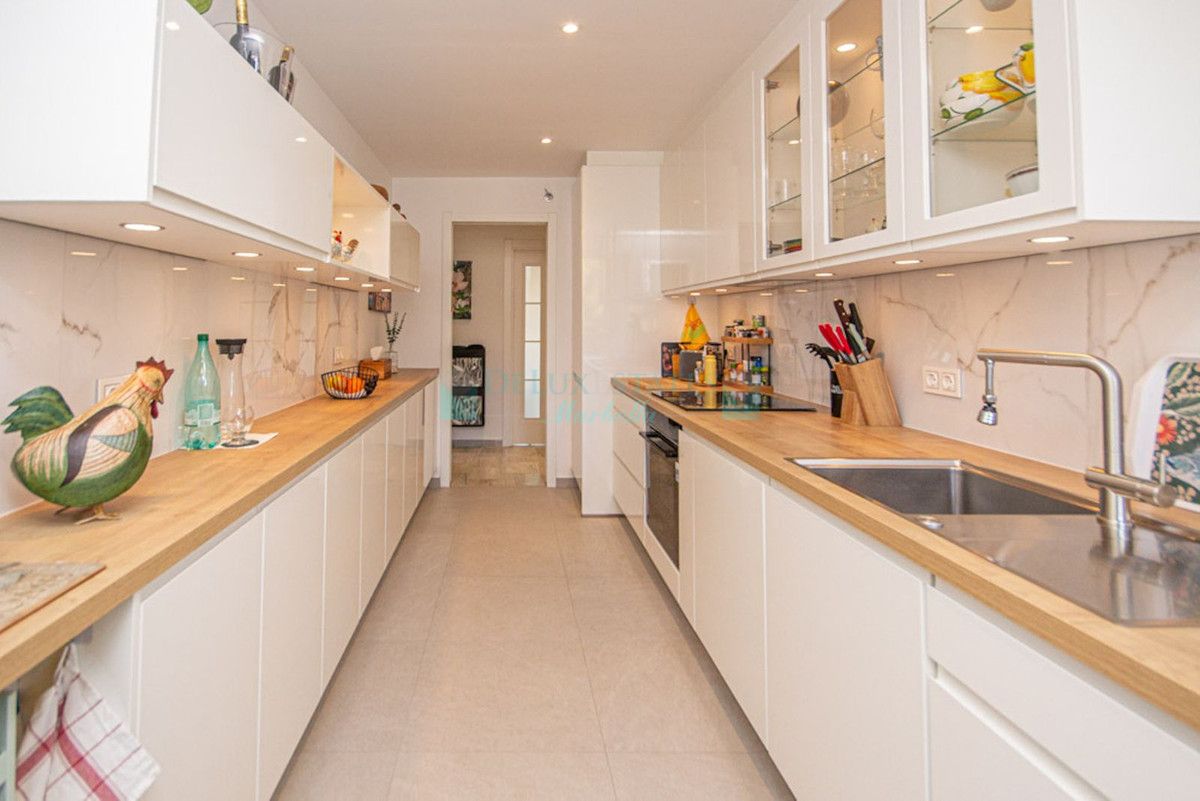 Apartment for sale in Cabopino, Marbella East