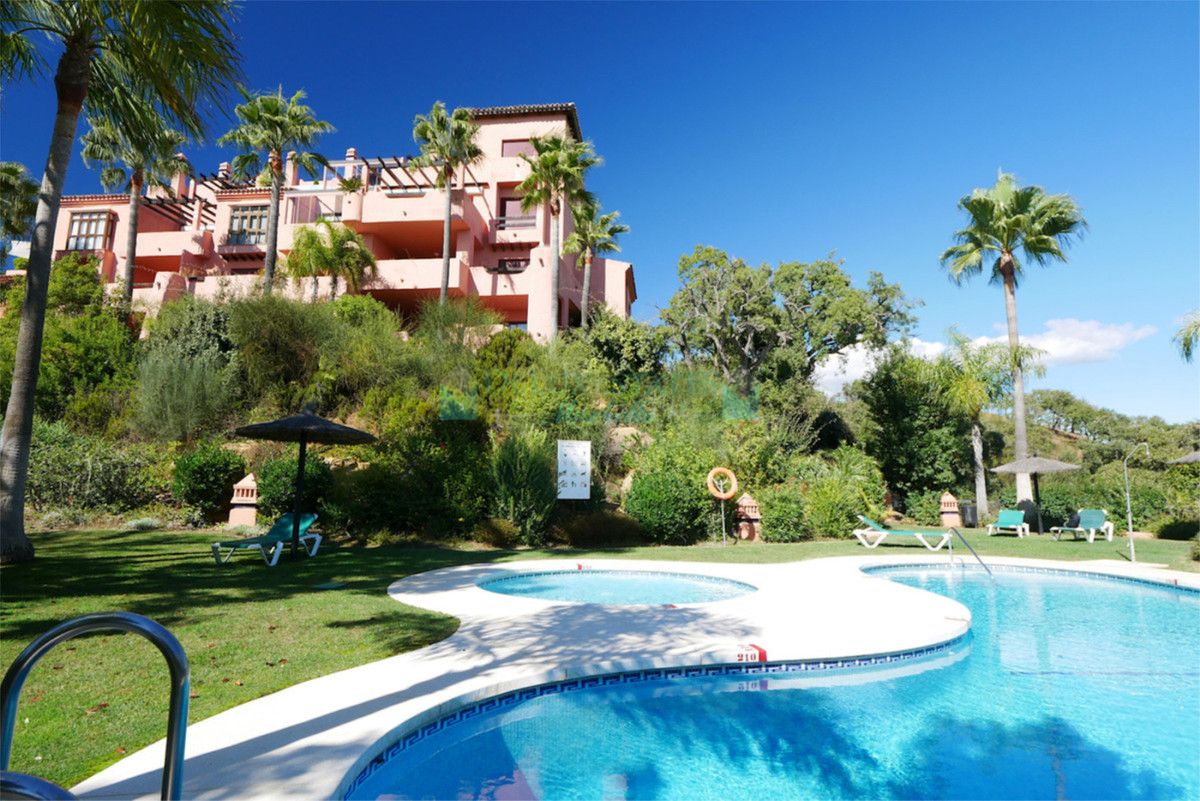 Penthouse for sale in La Mairena, Marbella East