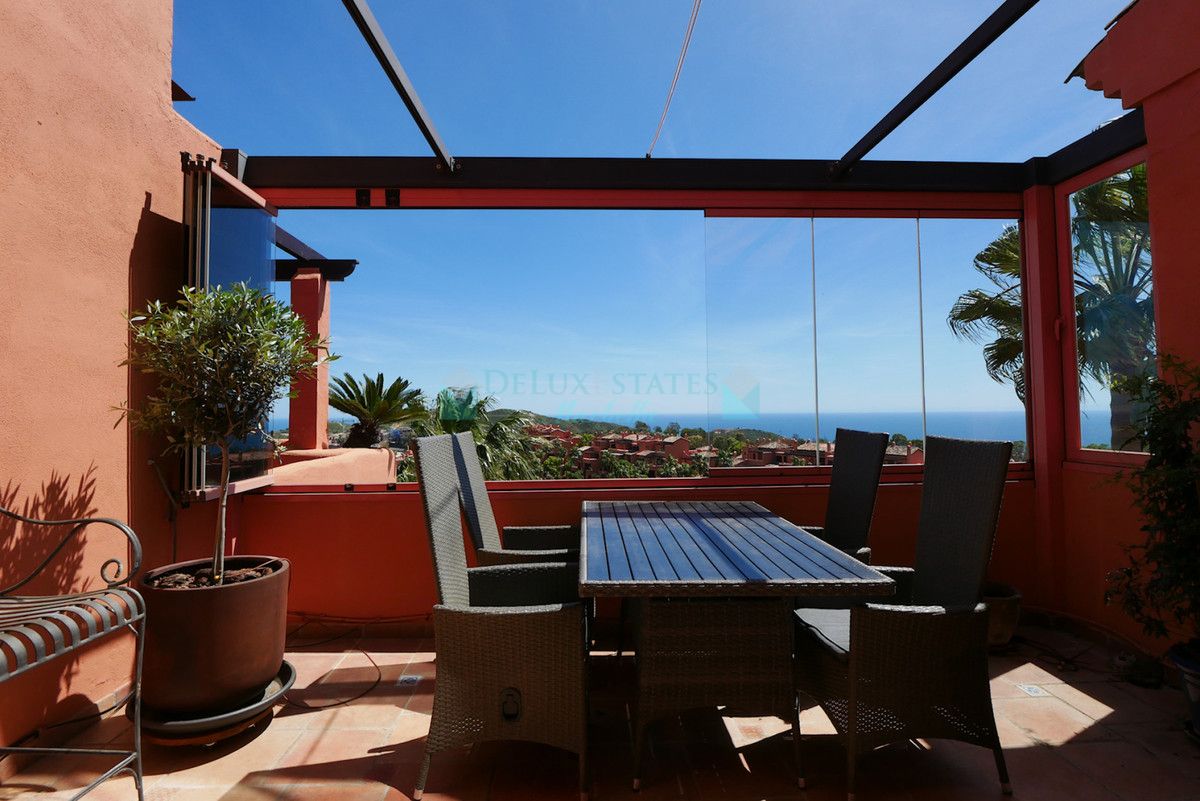 Penthouse for sale in La Mairena, Marbella East