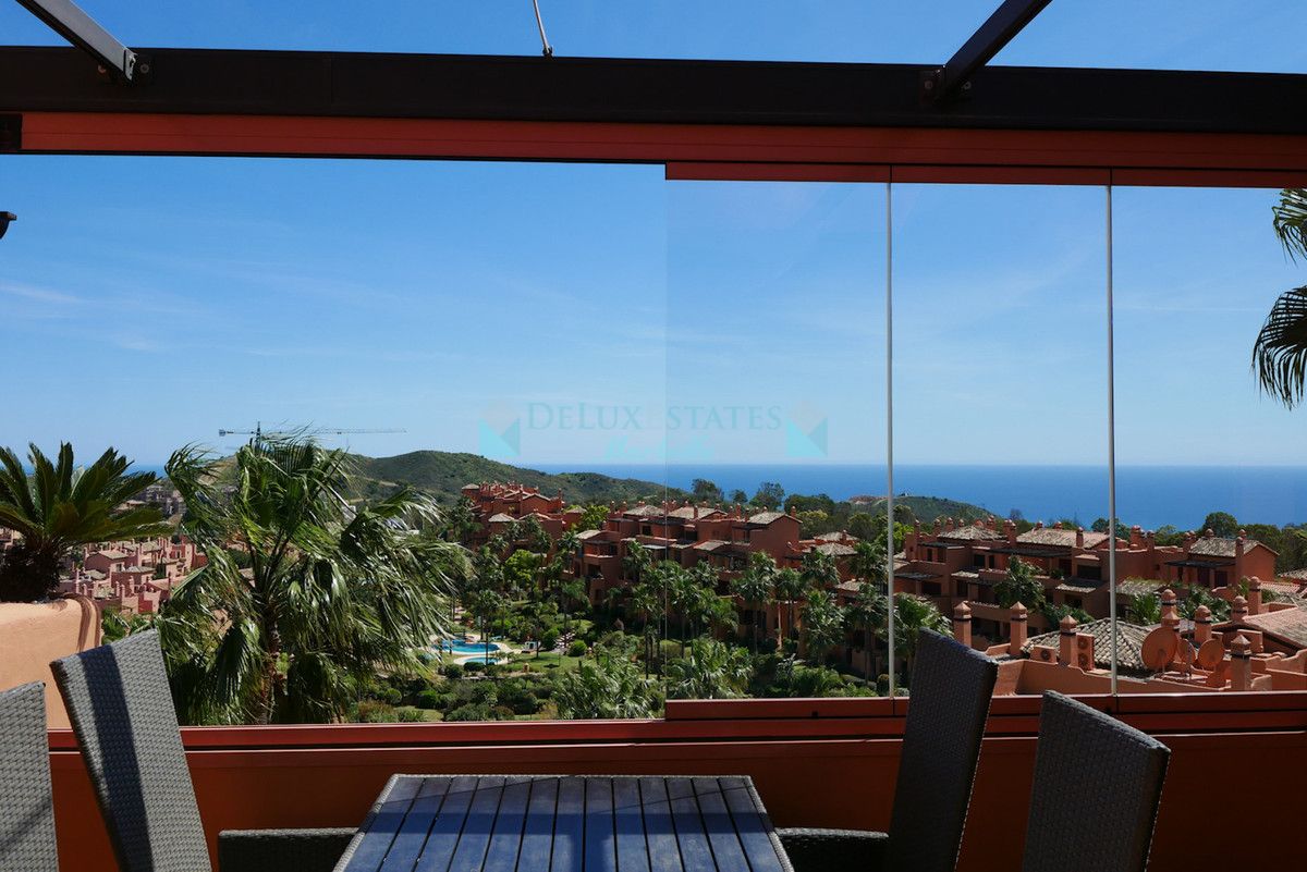 Penthouse for sale in La Mairena, Marbella East