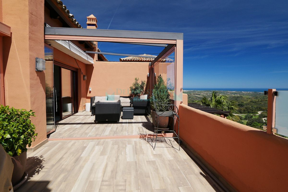 Penthouse for sale in La Mairena, Marbella East