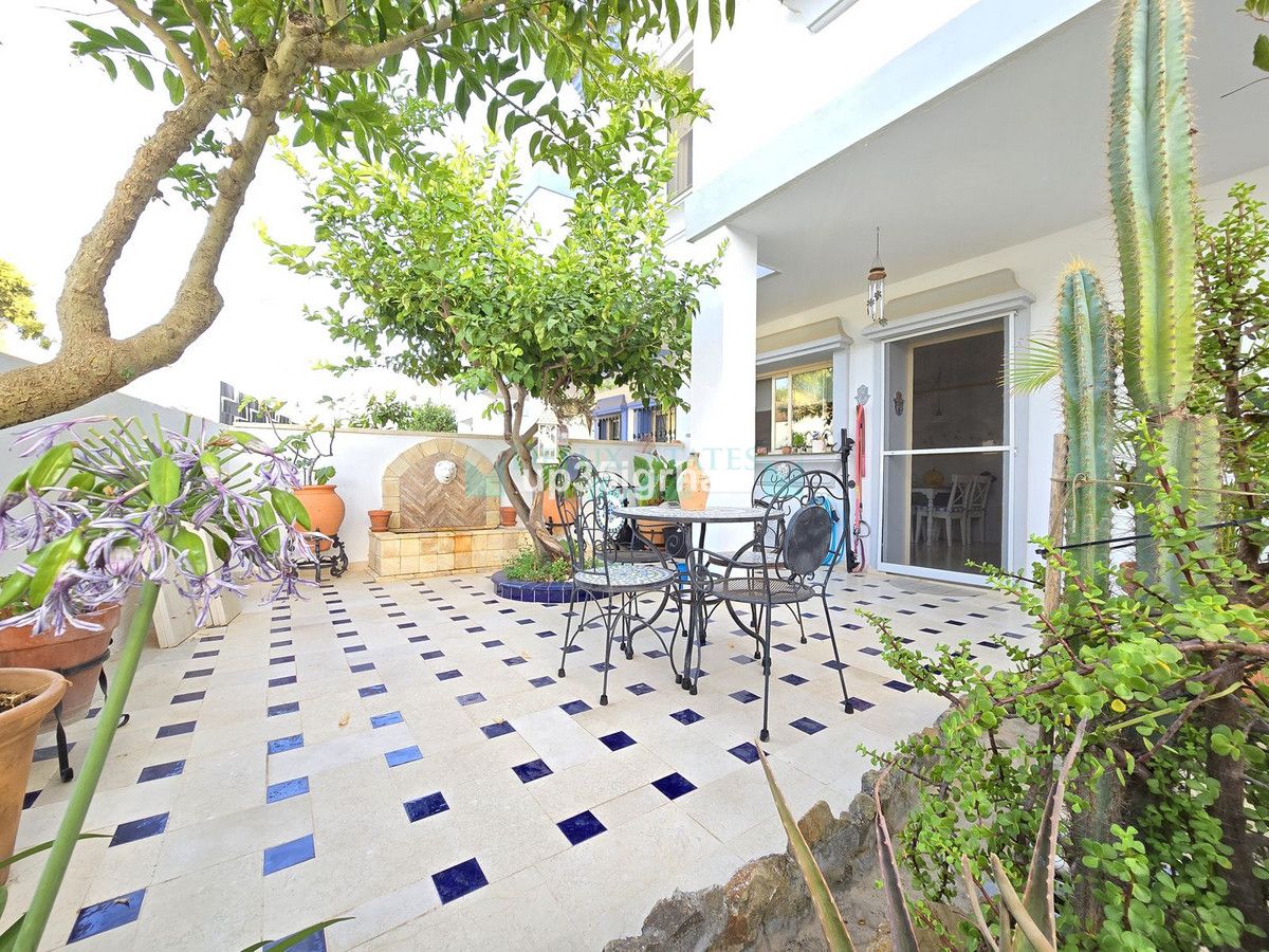 Villa Pareada en venta en Estepona