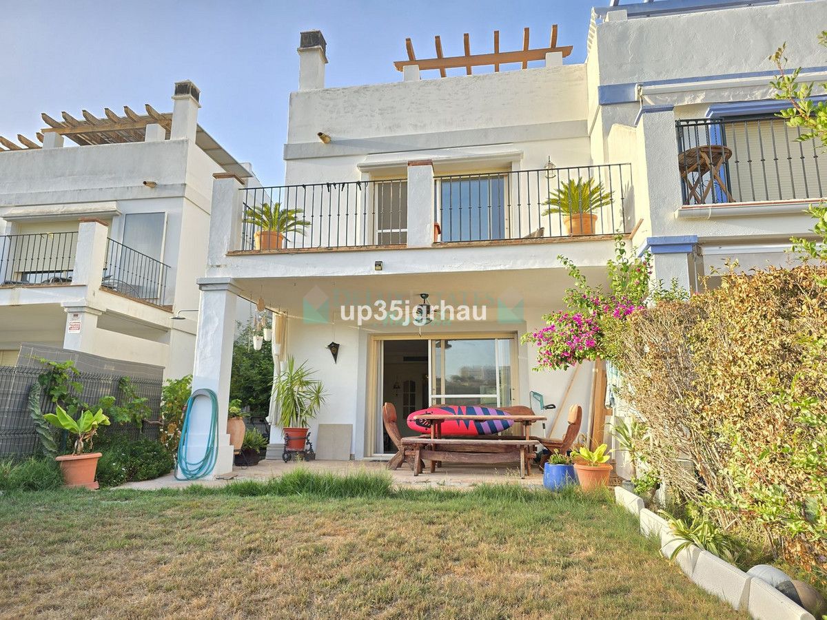 Villa Pareada en venta en Estepona