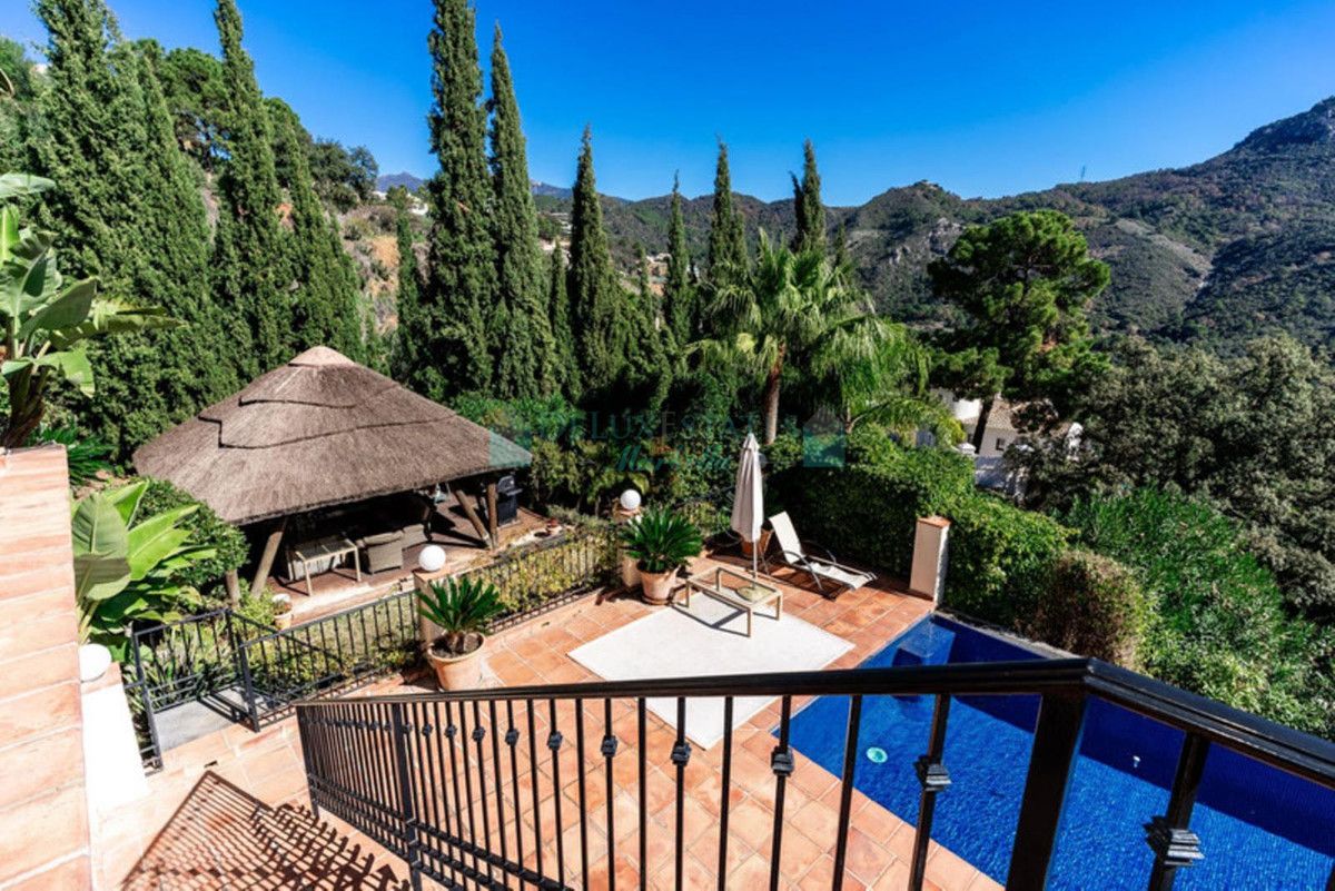 Villa for sale in Benahavis