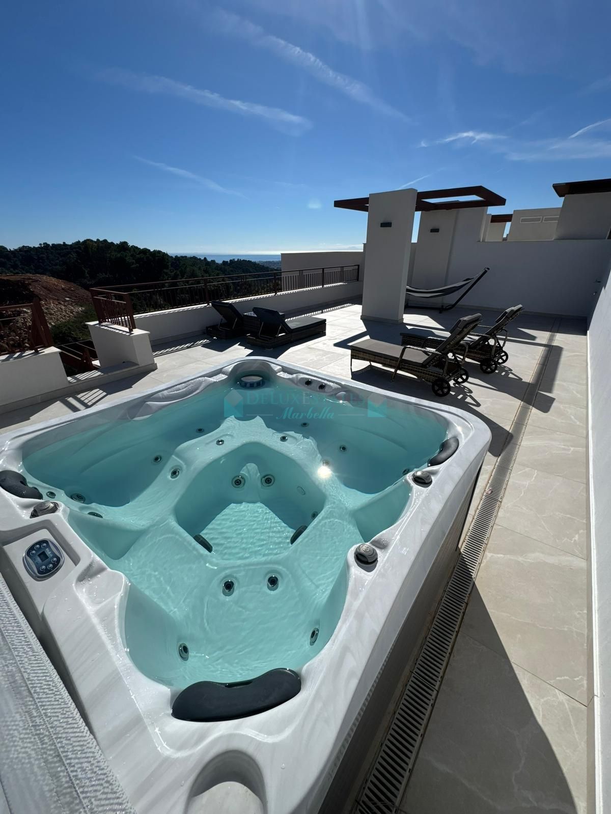 Penthouse for rent in Istan