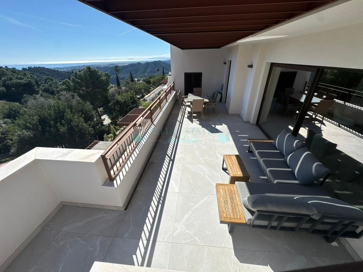 Penthouse for rent in Istan