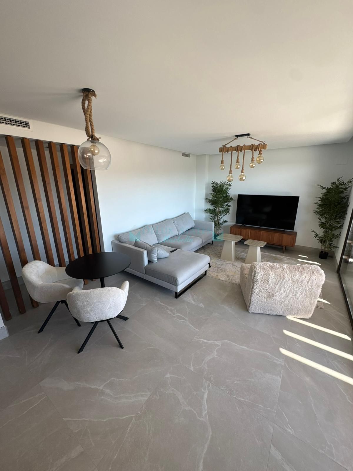 Penthouse for rent in Istan