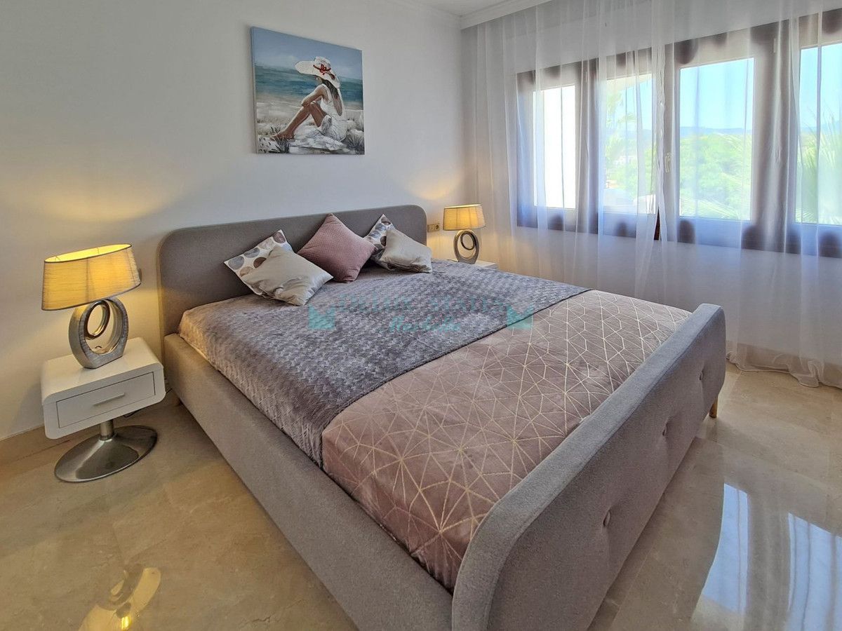 Penthouse for rent in New Golden Mile, Estepona