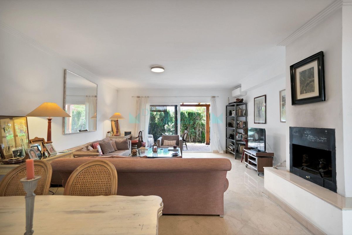 Villa Pareada en venta en Nagüeles, Marbella Golden Mile