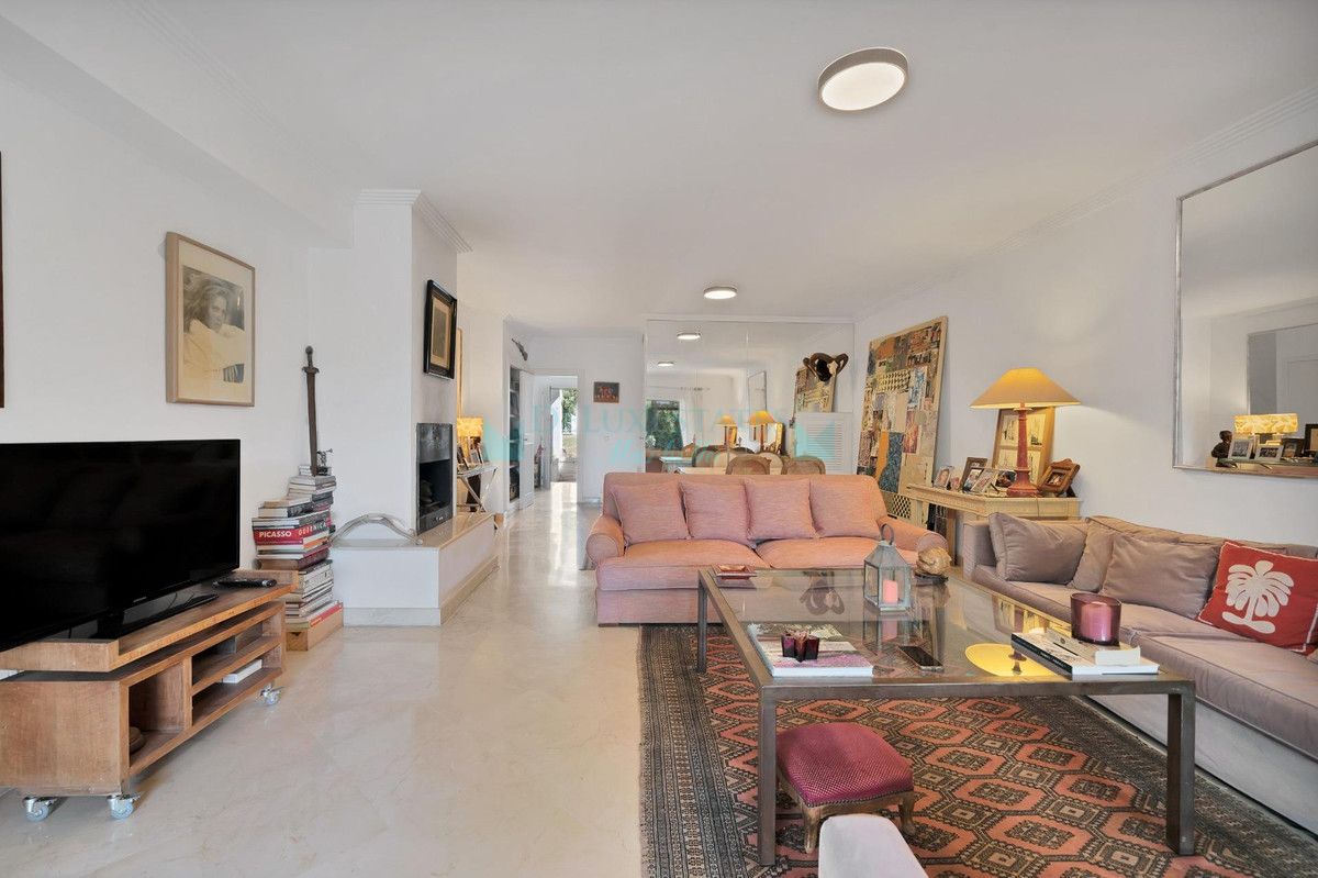 Villa Pareada en venta en Nagüeles, Marbella Golden Mile