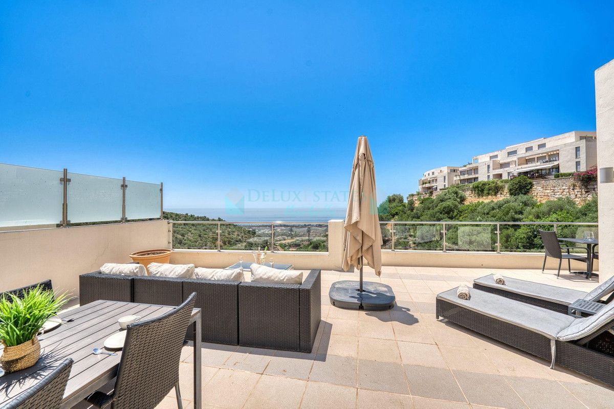 Ático en venta en Los Altos de los Monteros, Marbella Este