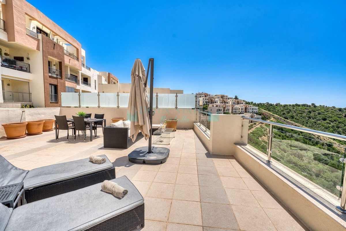 Ático en venta en Los Altos de los Monteros, Marbella Este