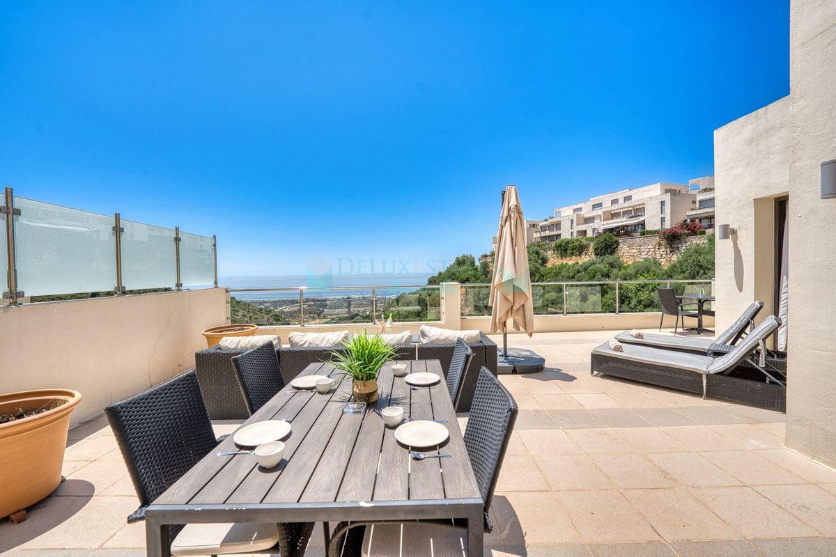 Ático en venta en Los Altos de los Monteros, Marbella Este