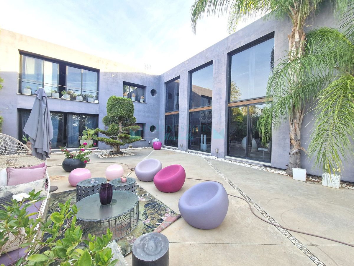 Villa en venta en Estepona