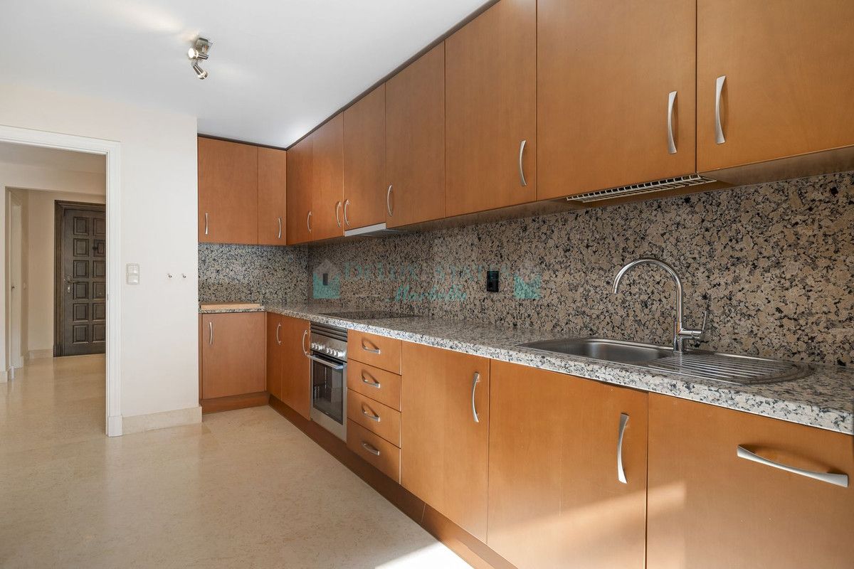 Ground Floor Apartment for sale in Benahavis