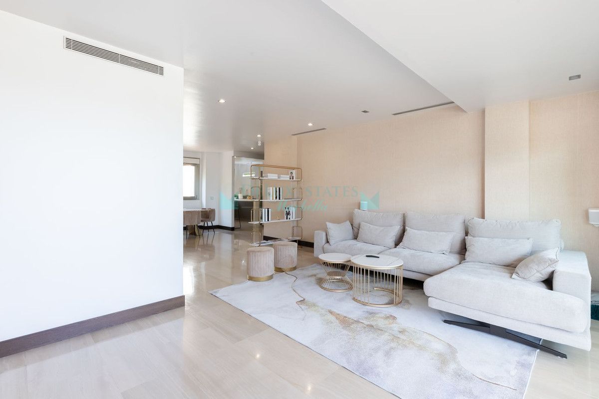 Apartamento en venta en Benahavis