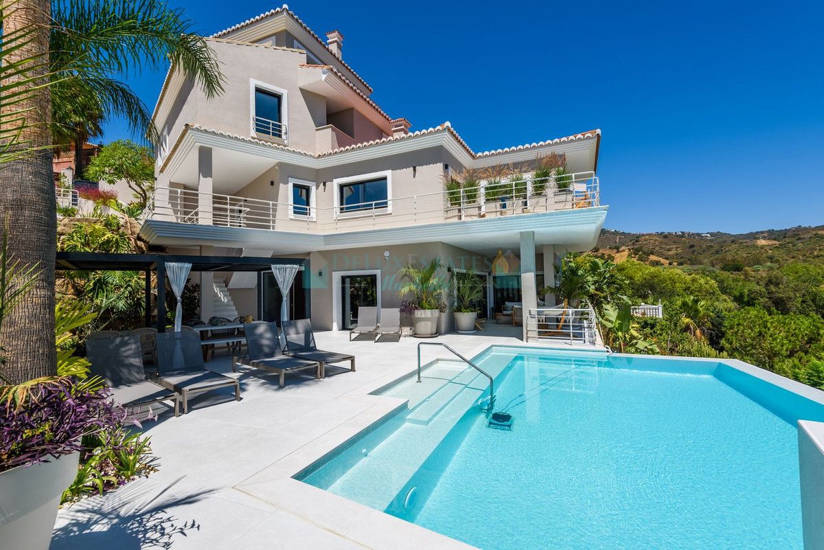 Villa for sale in Elviria, Marbella East