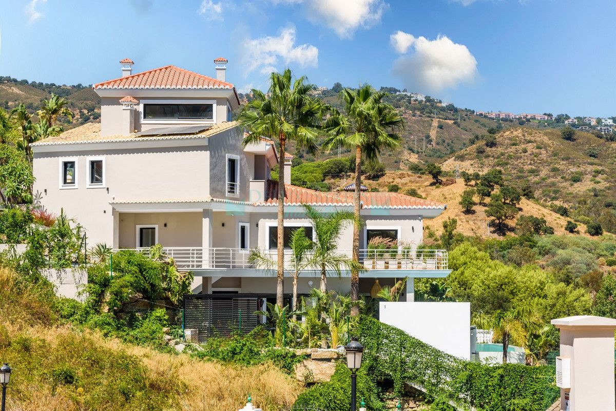 Villa for sale in Elviria, Marbella East