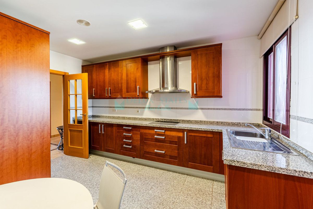 Apartment for sale in Estepona