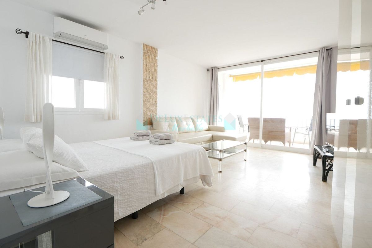 Ático en venta en Cabopino, Marbella Este