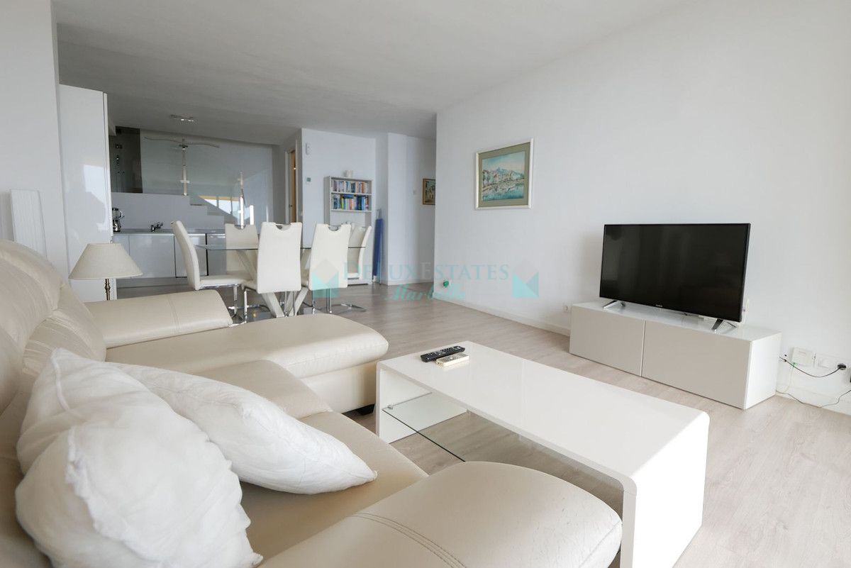 Penthouse for sale in Cabopino, Marbella East