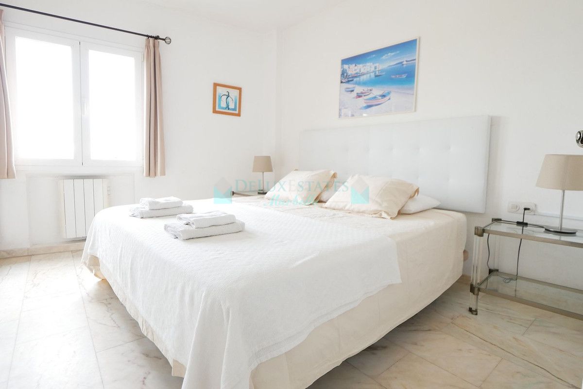 Ático en venta en Cabopino, Marbella Este