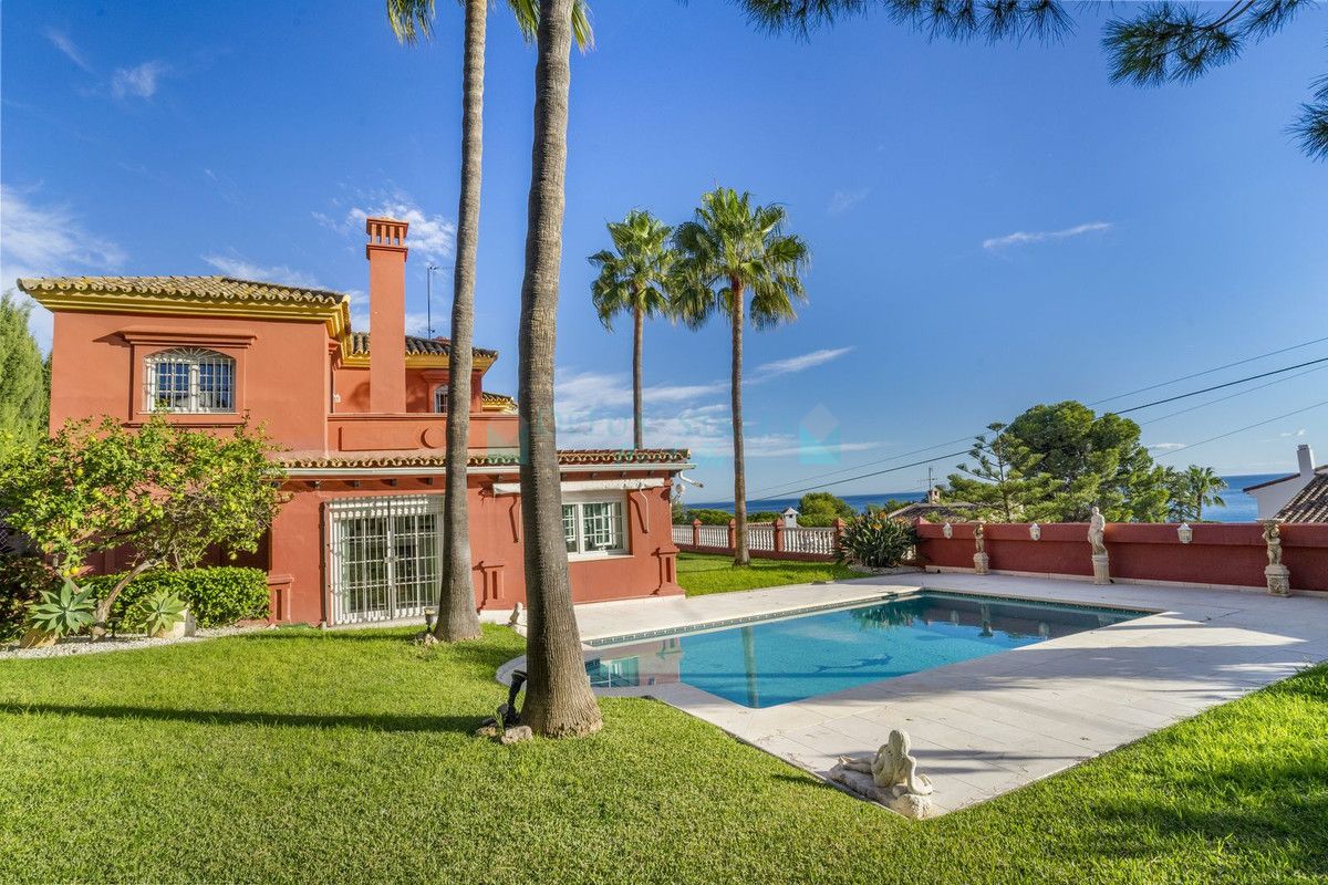 Villa en venta en Estepona