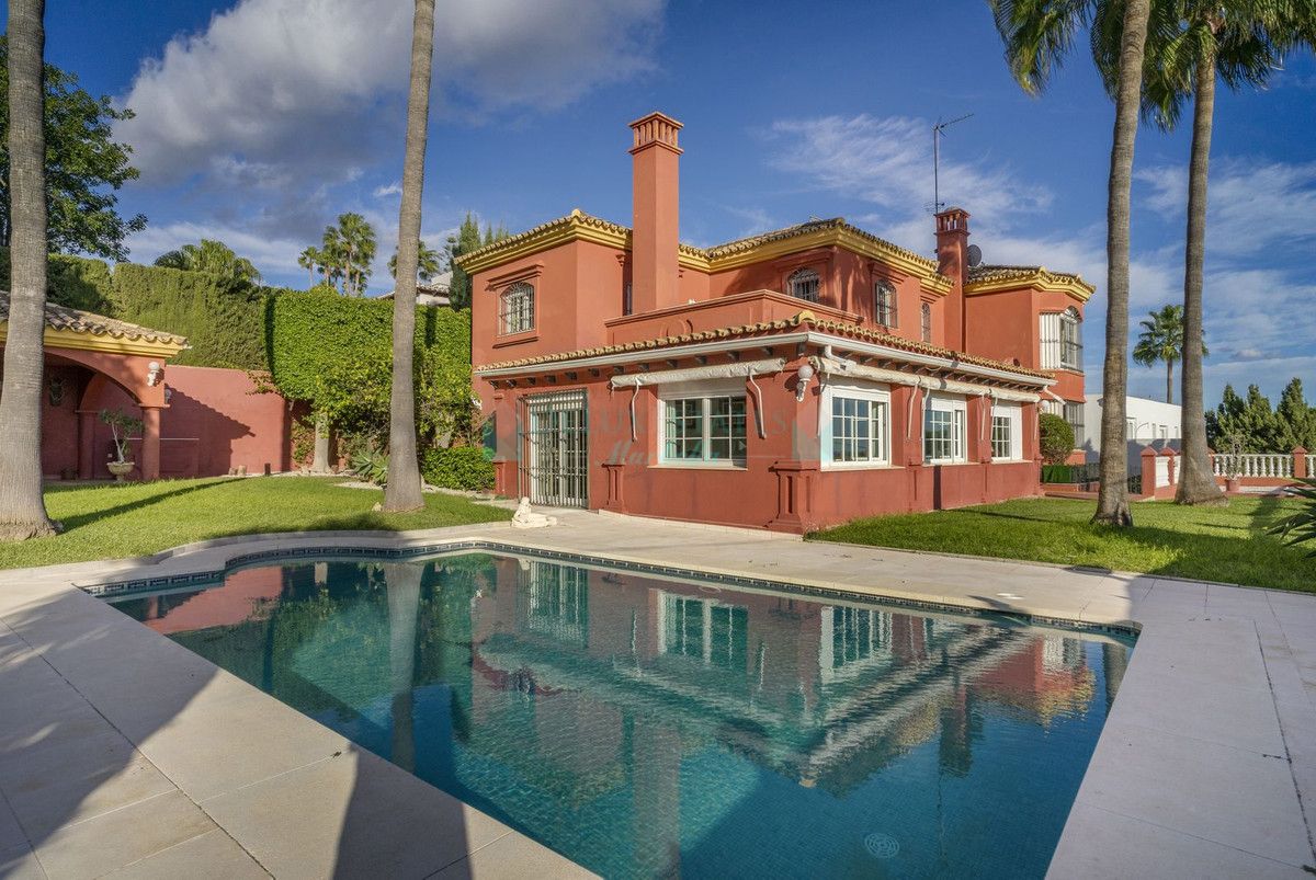 Villa en venta en Estepona