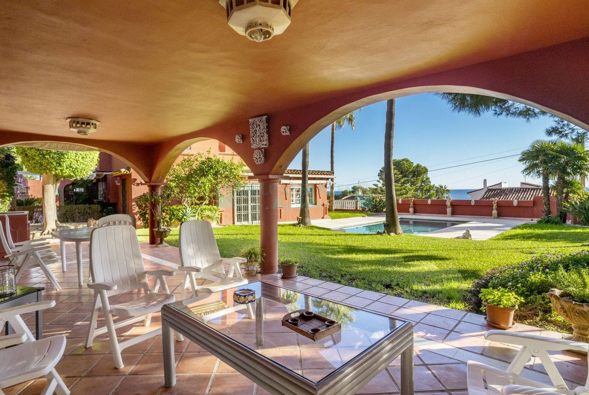 Villa en venta en Estepona