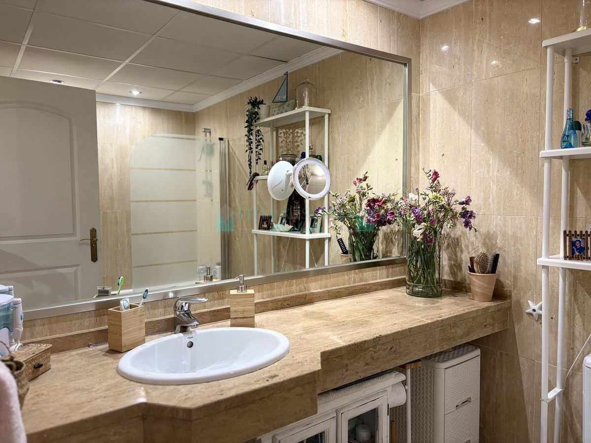 Ground Floor Apartment for sale in Elviria, Marbella East