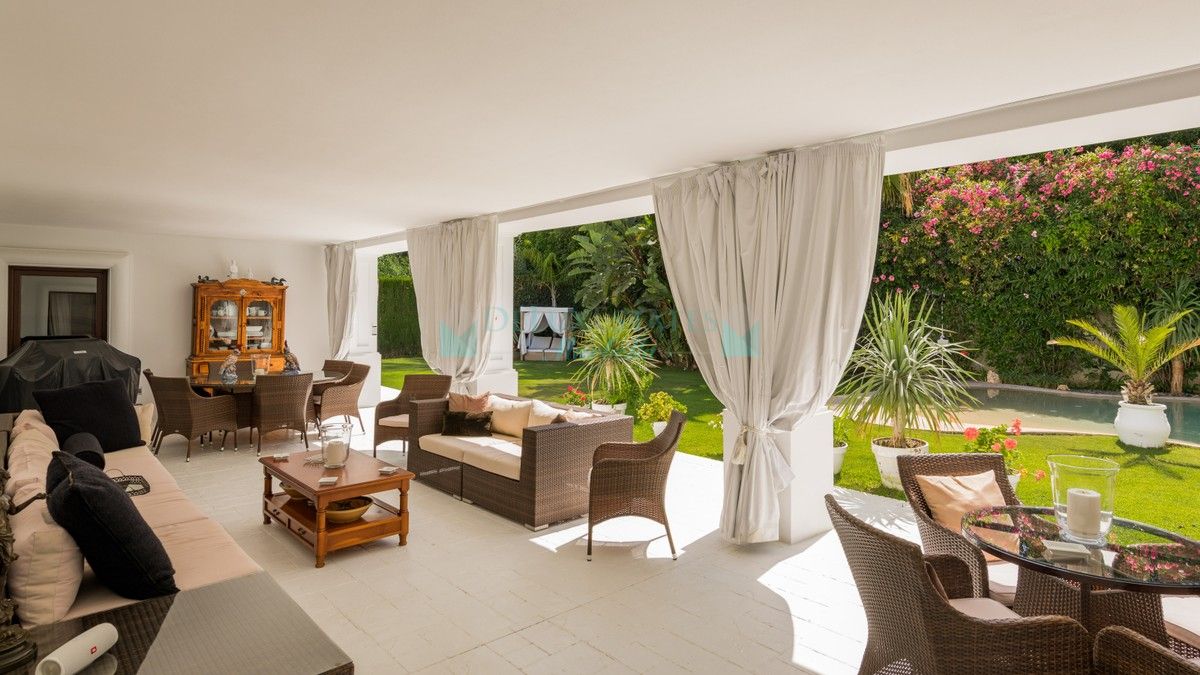 Villa for sale in Atalaya, Estepona