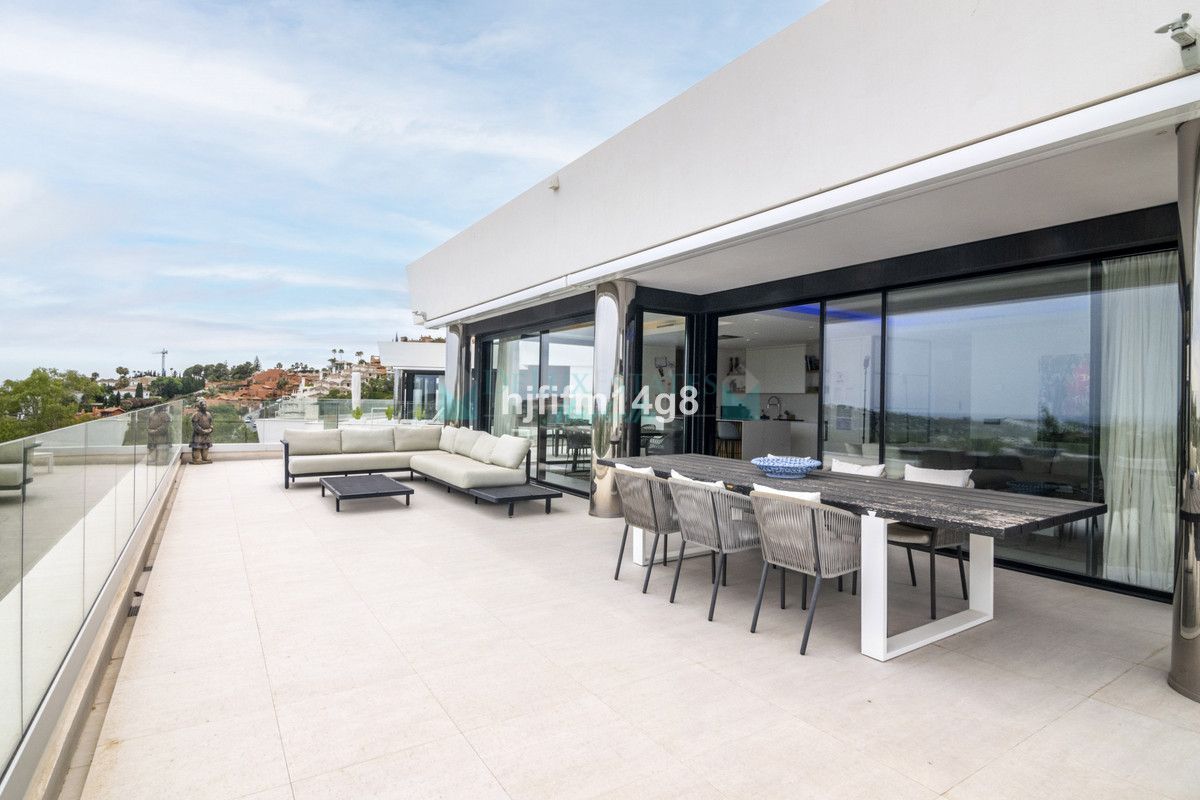 Penthouse for sale in Nueva Andalucia