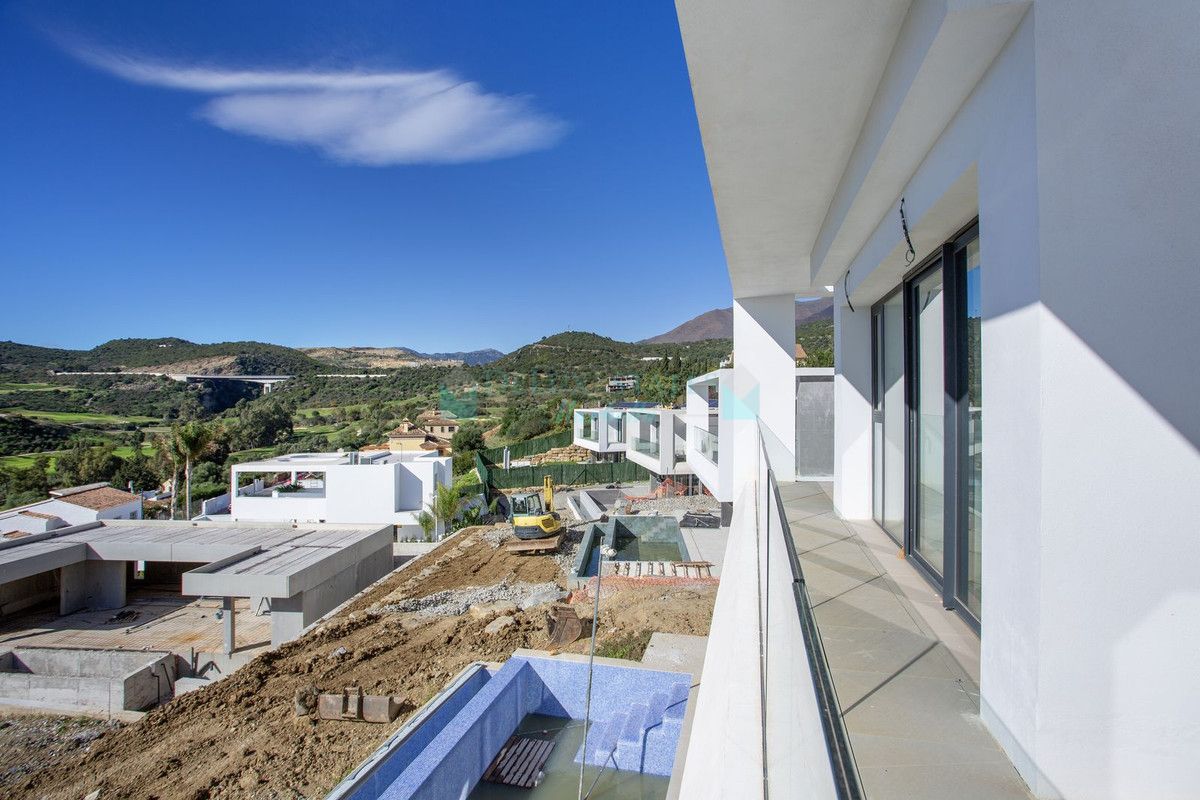 Villa for sale in Valle Romano, Estepona