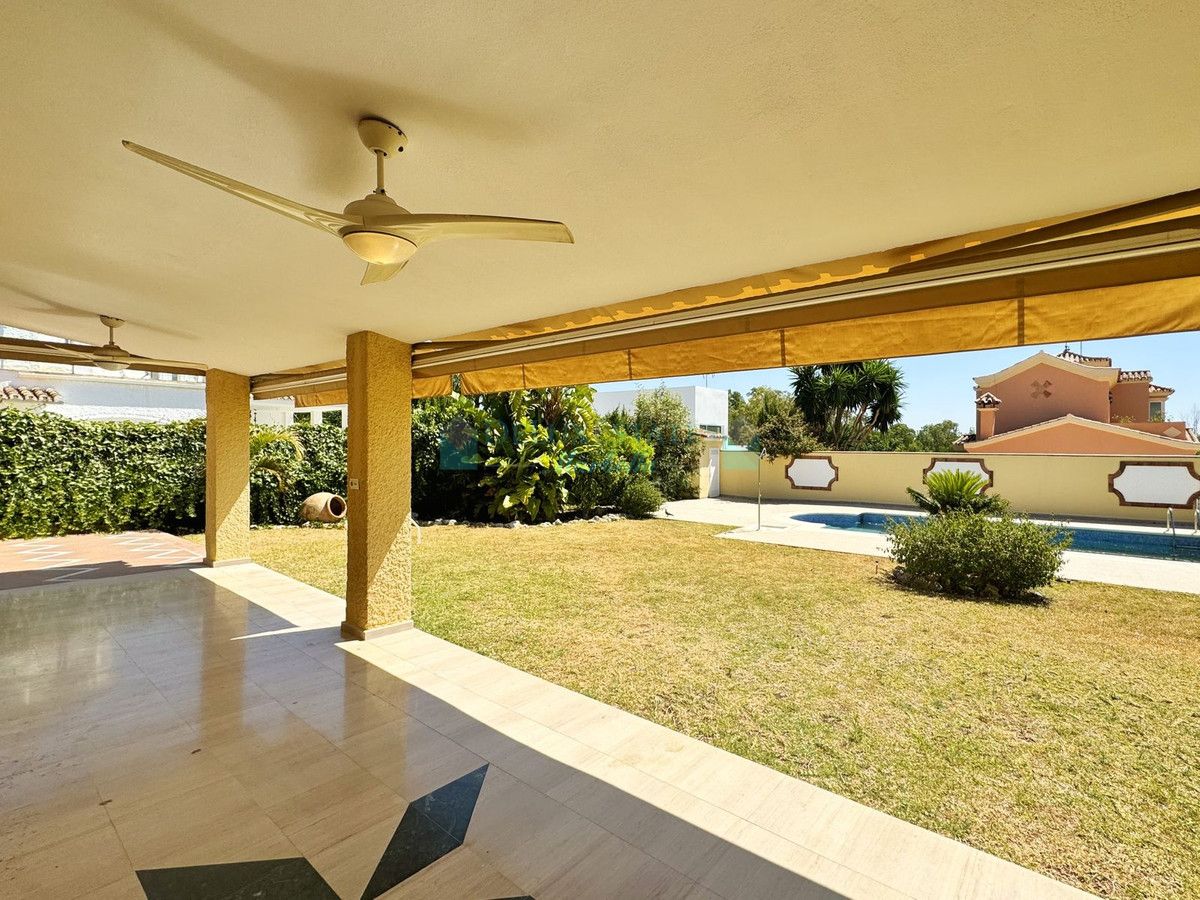 Villa for rent in Atalaya, Estepona