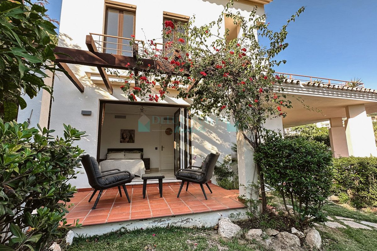 Villa for sale in Los Arqueros, Benahavis