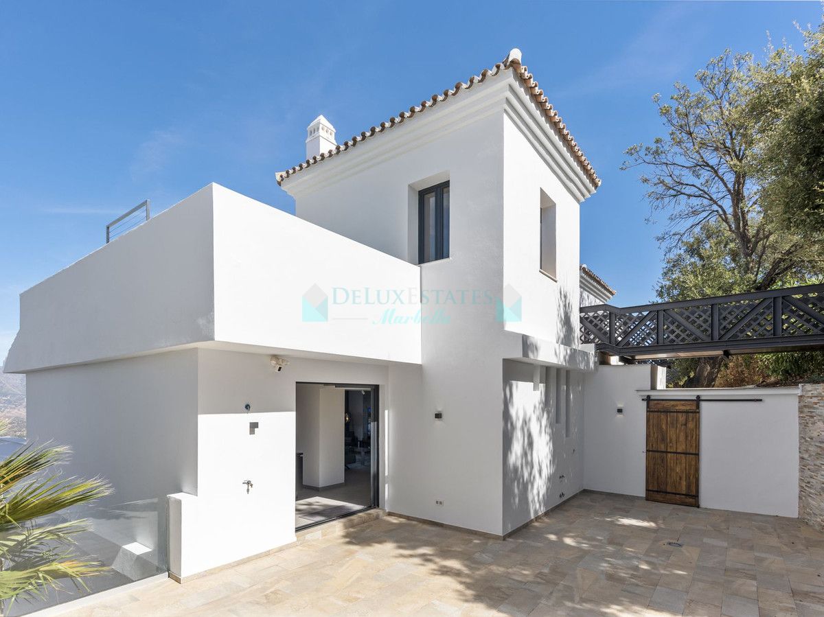 Town House for sale in La Mairena, Marbella East