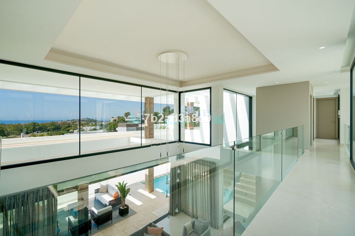 Villa for sale in Benahavis