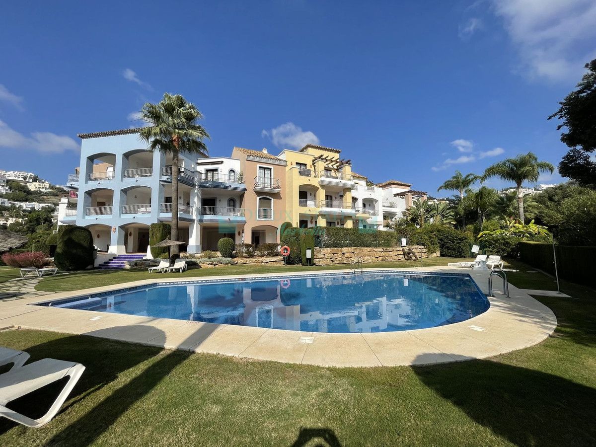 Apartment for sale in Los Arqueros, Benahavis