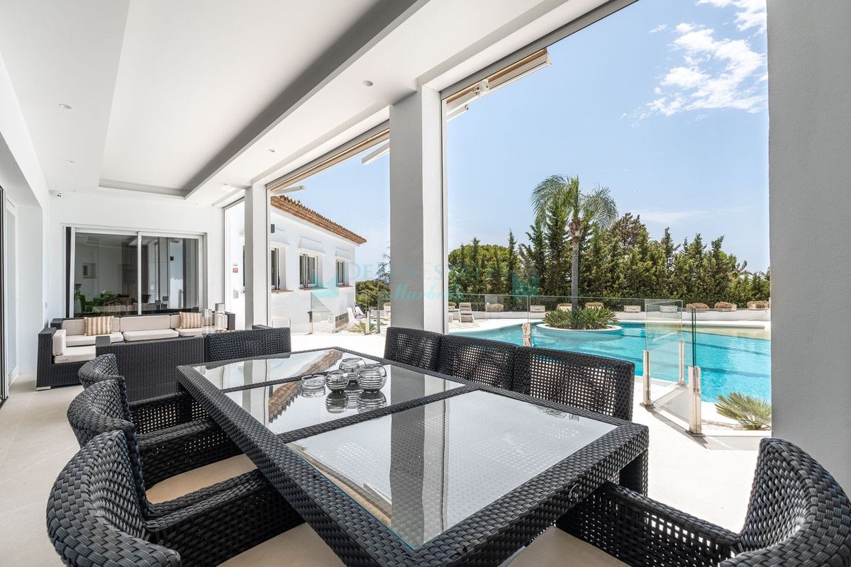 Villa en venta en El Paraiso, Estepona