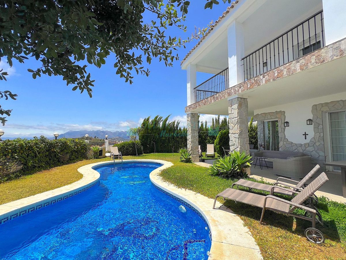 Semi Detached Villa for sale in La Mairena, Marbella East